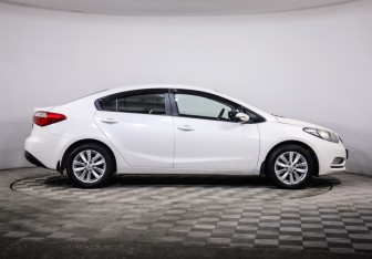 Подержанный автомобиль Kia Cerato Sedan 2015 года (4 фото)