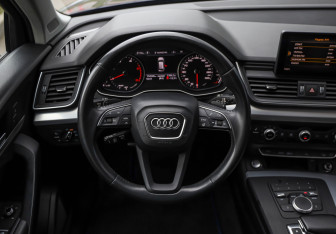 Подержанный автомобиль Audi Q5 2018 года (10 фото)