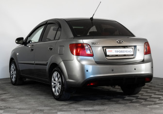 Подержанный автомобиль Kia Rio Sedan 2010 года (7 фото)