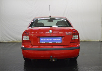 Подержанный автомобиль Skoda Octavia Liftback 2006 года (6 фото)