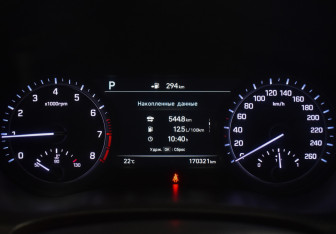 Подержанный автомобиль Genesis G80 2017 года (25 фото)