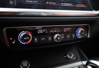 Подержанный автомобиль Audi Q3 2020 года (20 фото)