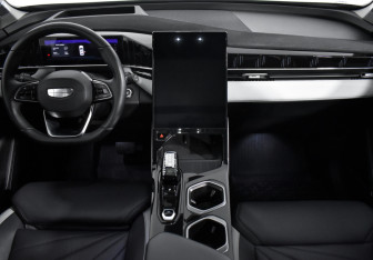 Подержанный автомобиль Geely Atlas 2023 года (15 фото)