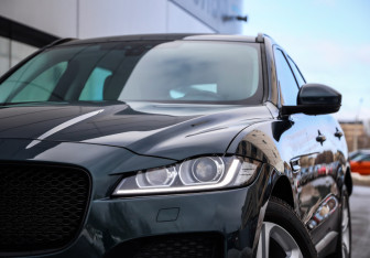 Подержанный автомобиль Jaguar F-Pace 2017 года (2 фото)