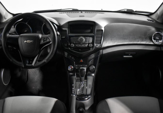 Подержанный автомобиль Chevrolet Cruze Sedan 2011 года (14 фото)