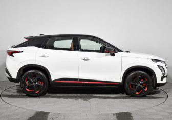 Подержанный автомобиль Omoda C5 2023 года (4 фото)