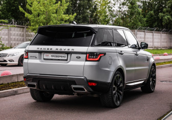 Подержанный автомобиль Land Rover Range Rover Sport 2021 года (6 фото)