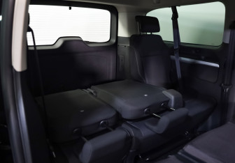 Подержанный автомобиль Peugeot Traveller 2021 года (29 фото)