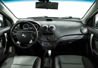 Подержанный автомобиль Chevrolet Aveo Hatchback 2010 года (13 фото)