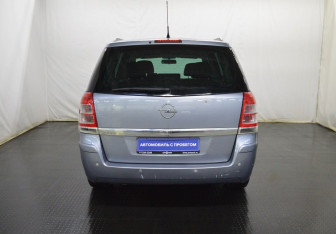 Подержанный автомобиль Opel Zafira Compactvan 2011 года (6 фото)