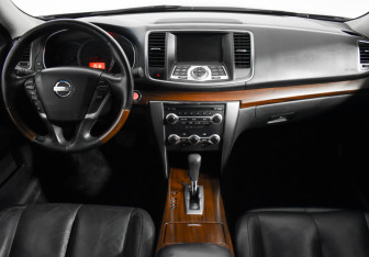 Подержанный автомобиль Nissan Teana 2009 года (15 фото)