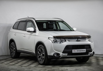 Подержанный автомобиль Mitsubishi Outlander 2014 года (3 фото)