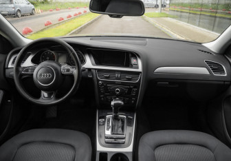 Подержанный автомобиль Audi A4 Sedan 2013 года (11 фото)