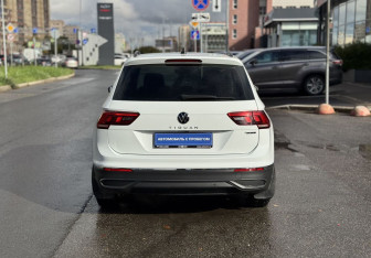 Подержанный автомобиль Volkswagen Tiguan 2021 года (7 фото)