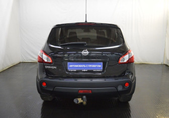 Подержанный автомобиль Nissan Qashqai 2010 года (6 фото)