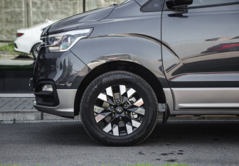 Подержанный автомобиль Hyundai Grand Starex 2018 года (10 фото)