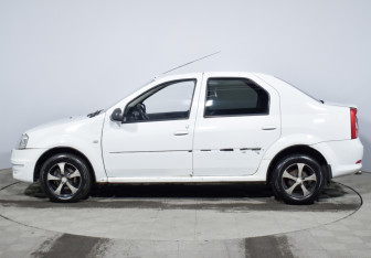 Подержанный автомобиль Renault Logan Sedan 2012 года (8 фото)