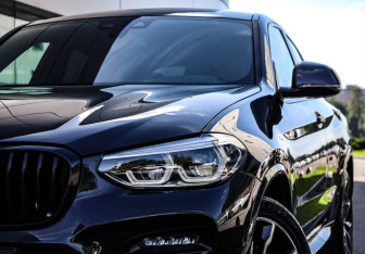 Подержанный автомобиль BMW X4 2020 года (2 фото)