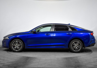 Подержанный автомобиль Kia K5 2021 года (8 фото)