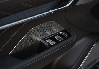 Подержанный автомобиль Zeekr 001 2023 года (24 фото)