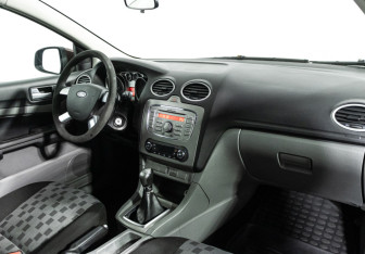Подержанный автомобиль Ford Focus Hatchback 2008 года (9 фото)
