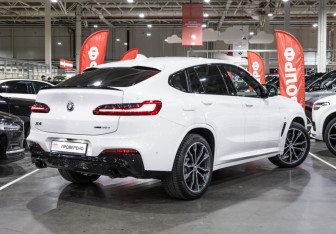 Подержанный автомобиль BMW X4 2020 года (11 фото)