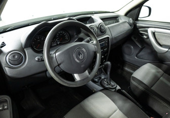 Подержанный автомобиль Renault Duster 2013 года (11 фото)