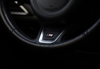 Подержанный автомобиль Jaguar F-Pace 2017 года (12 фото)