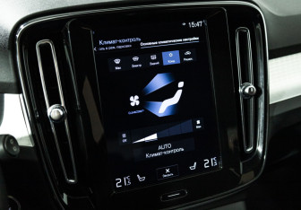 Подержанный автомобиль Volvo XC40 2019 года (16 фото)