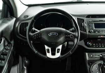 Подержанный автомобиль Kia Sportage 2012 года (17 фото)