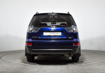 Подержанный автомобиль Mitsubishi Outlander 2011 года (6 фото)