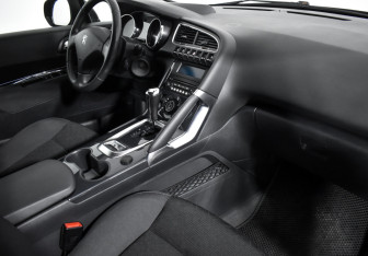 Подержанный автомобиль Peugeot 3008 2014 года (12 фото)