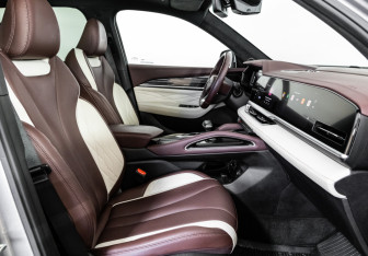 Подержанный автомобиль Geely Monjaro 2023 года (23 фото)