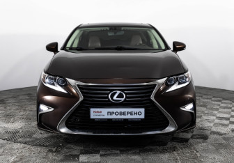 Подержанный автомобиль Lexus ES 2016 года (3 фото)