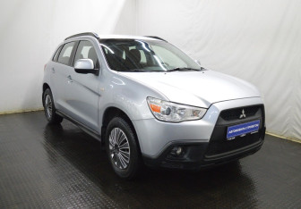 Подержанный автомобиль Mitsubishi ASX 2010 года (3 фото)