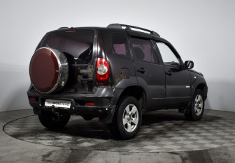 Подержанный автомобиль Chevrolet Niva 2011 года (5 фото)
