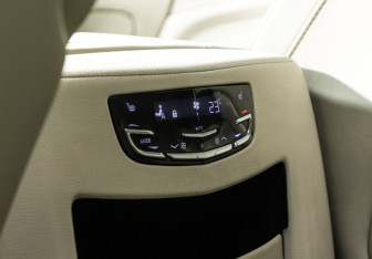 Подержанный автомобиль Cadillac Escalade Suv 2016 года (25 фото)