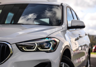 Подержанный автомобиль BMW X1 2021 года (2 фото)