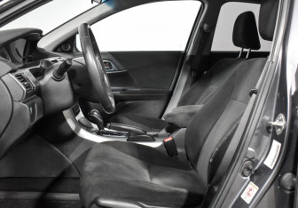 Подержанный автомобиль Honda Accord Sedan 2013 года (12 фото)