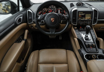 Подержанный автомобиль Porsche Cayenne 2014 года (13 фото)