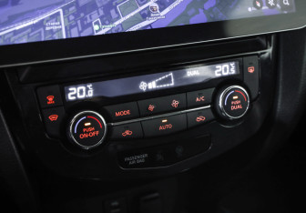 Подержанный автомобиль Nissan X-Trail 2016 года (17 фото)