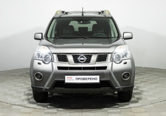 Подержанный автомобиль Nissan X-Trail 2013 года (2 фото)