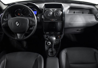 Подержанный автомобиль Renault Duster 2017 года (16 фото)