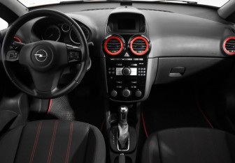 Подержанный автомобиль Opel Corsa 2010 года (13 фото)