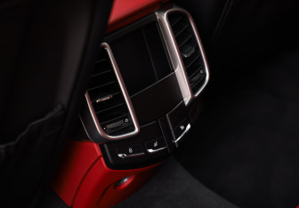 Подержанный автомобиль Porsche Cayenne 2014 года (22 фото)