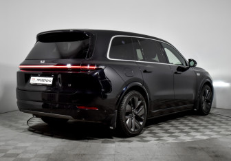 Подержанный автомобиль LiXiang L9 2023 года (5 фото)