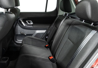 Подержанный автомобиль Skoda Fabia Hatchback 2009 года (15 фото)