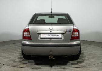 Подержанный автомобиль Skoda Octavia Liftback 2008 года (6 фото)
