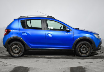 Подержанный автомобиль Renault Sandero 2020 года (4 фото)