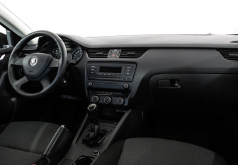 Подержанный автомобиль Skoda Octavia Liftback 2014 года (9 фото)